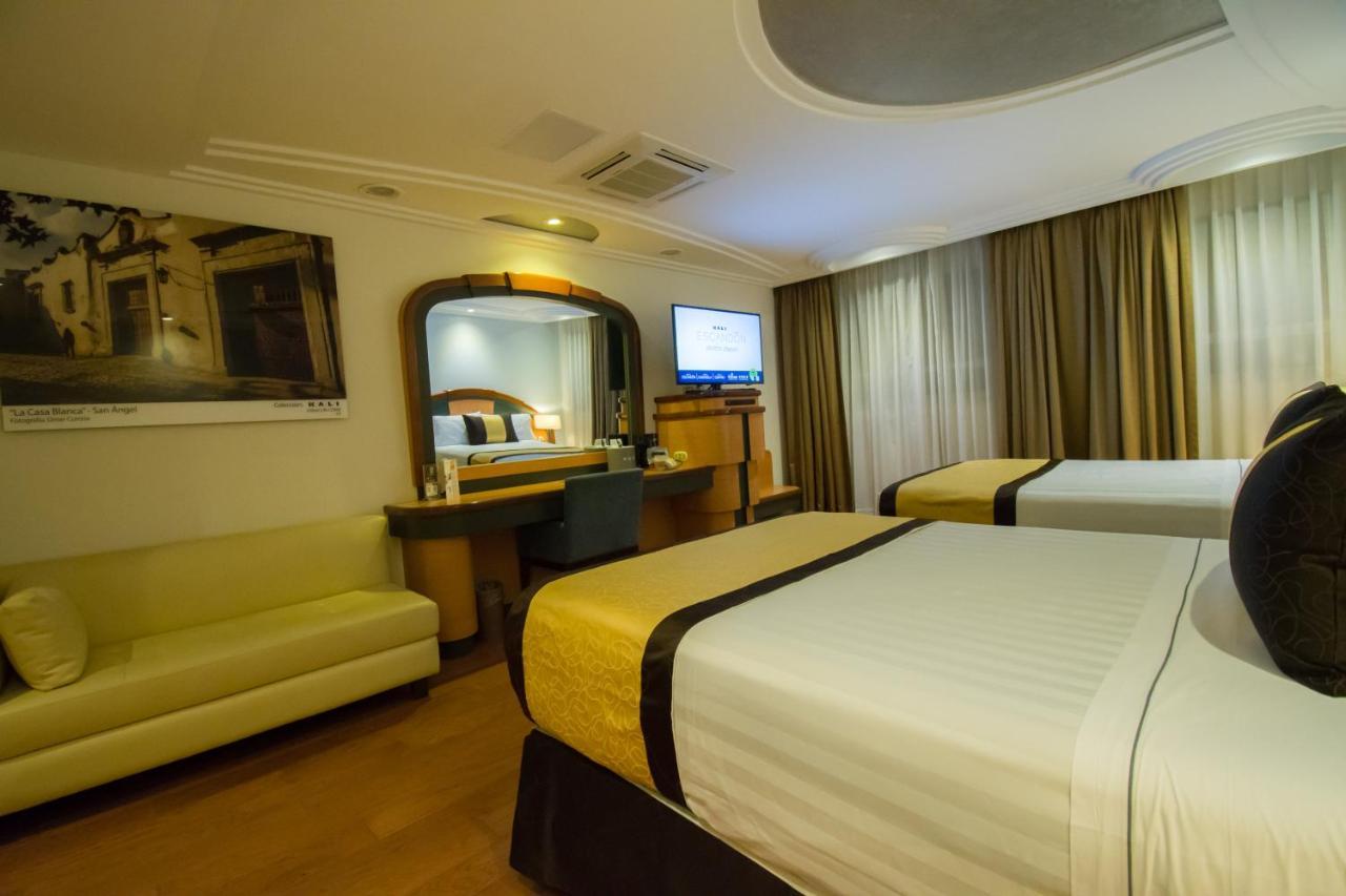 Quarto com 2 Camas de Solteiro