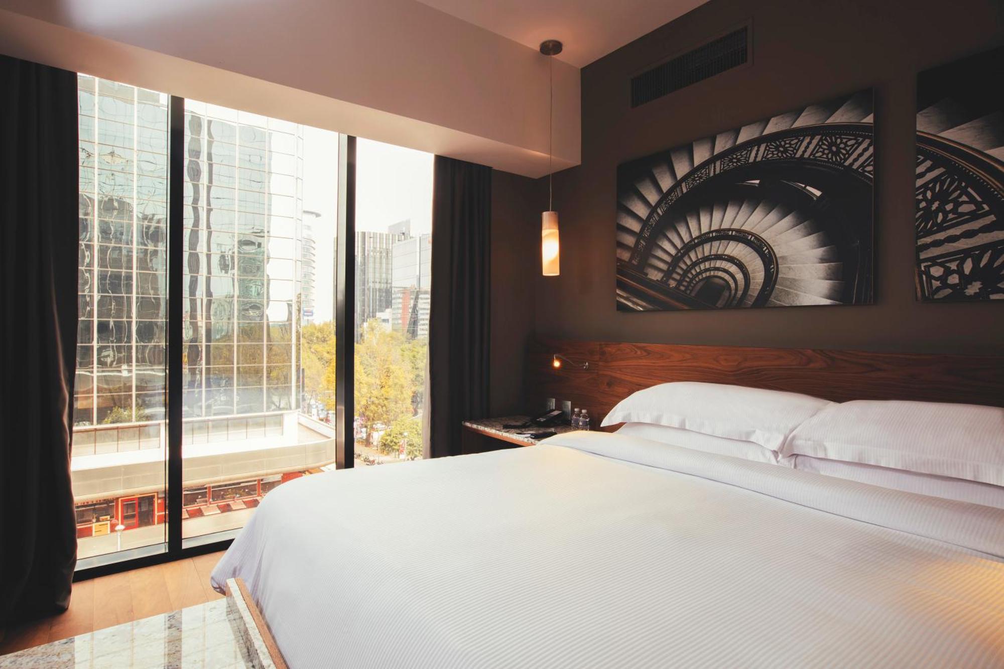 Executive Suite,1705033087:JPEG