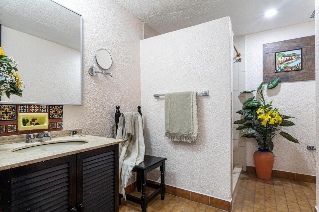 Deluxe Room,1363795844:JPEG