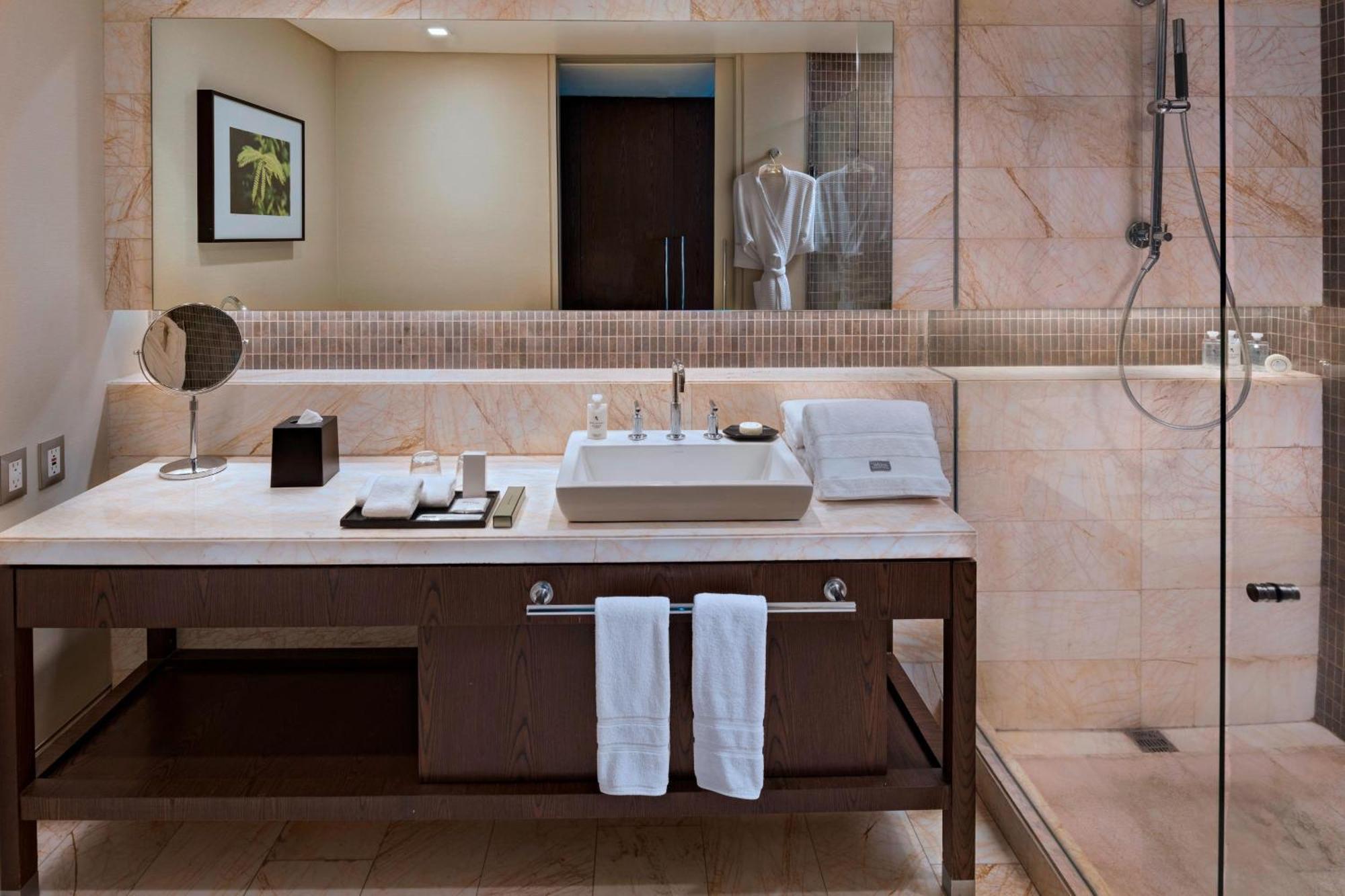 Club lounge access Guest room 1 King High floor