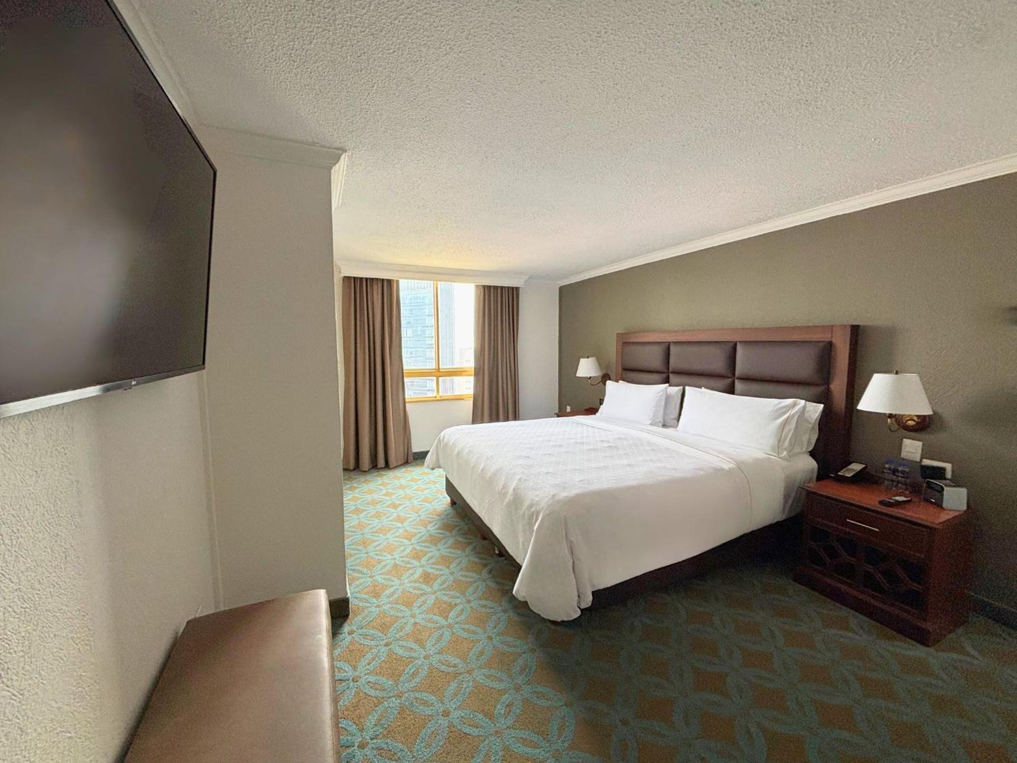 Master Suite, 1 King,1765190660:JPEG
