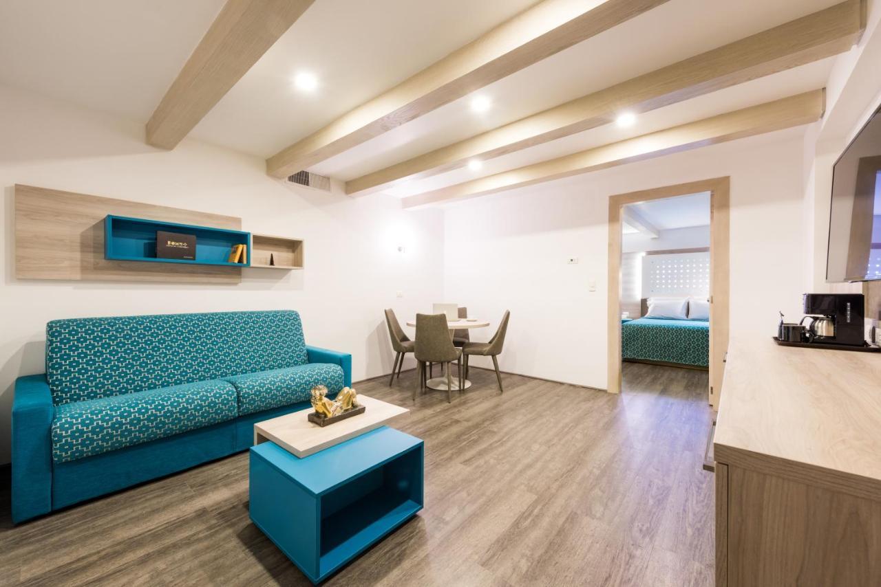 Family Room with Sauna,766528570:JPEG