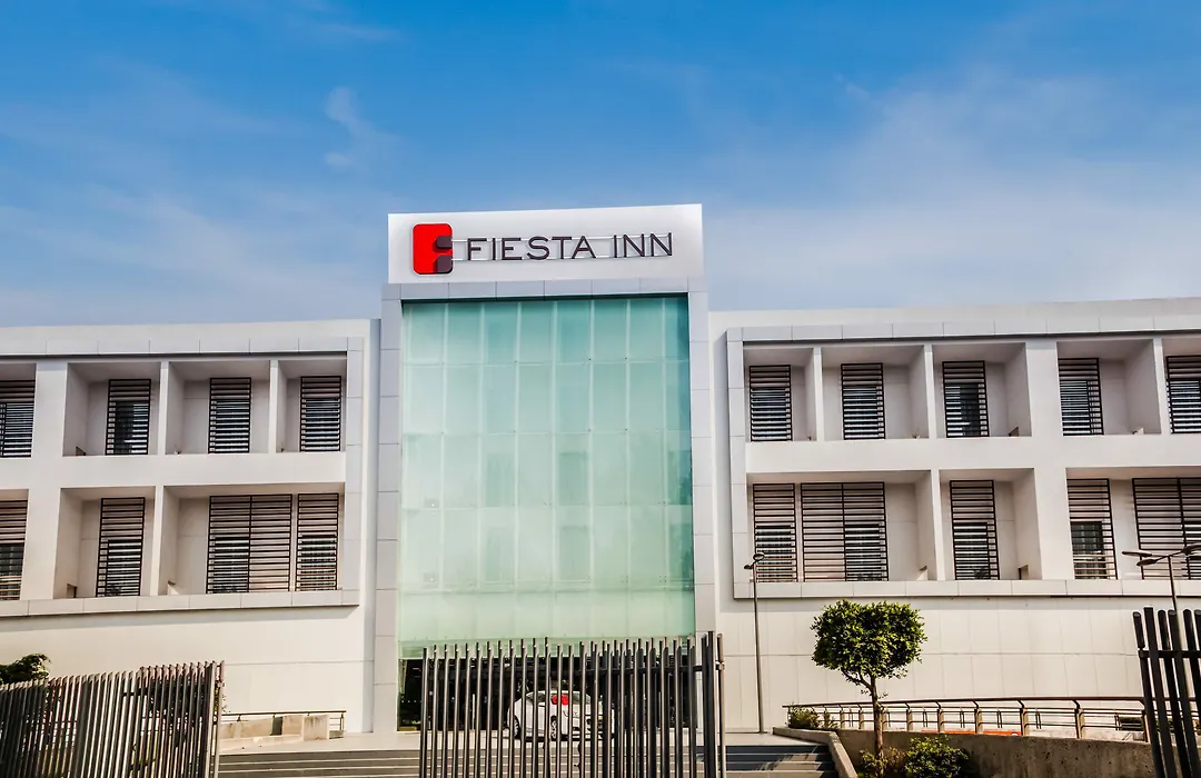 Fiesta Inn Plaza Central Aeropuerto-1